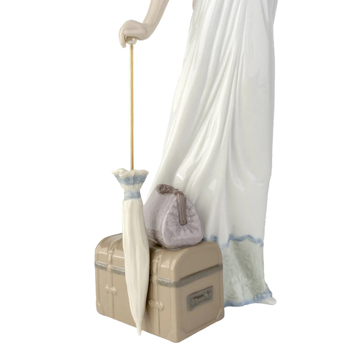 Lladró Elegant Youth Collection: Traveling Companions Figurine sparkle-castle