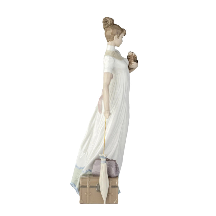 Lladró Elegant Youth Collection: Traveling Companions Figurine sparkle-castle