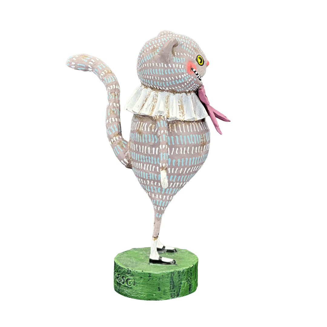 Lori Mitchell Alice in Wonderland Collection: Cheshire Cat Figurine sparkle-castle