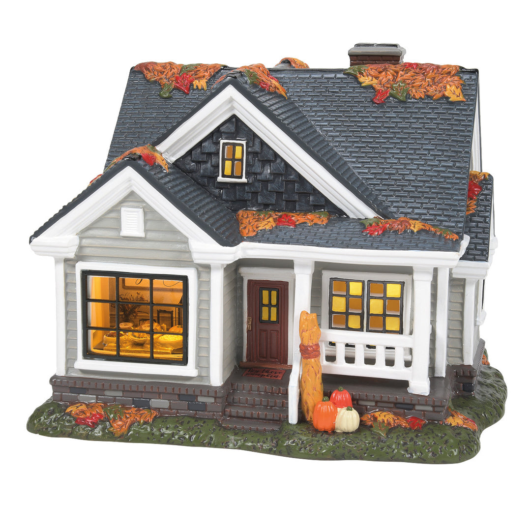 Department 56 Snow Village Harvest: Gather 'Round For Thanksgiving sparkle-castle