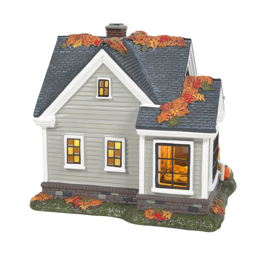 Department 56 Snow Village Harvest: Gather 'Round For Thanksgiving sparkle-castle
