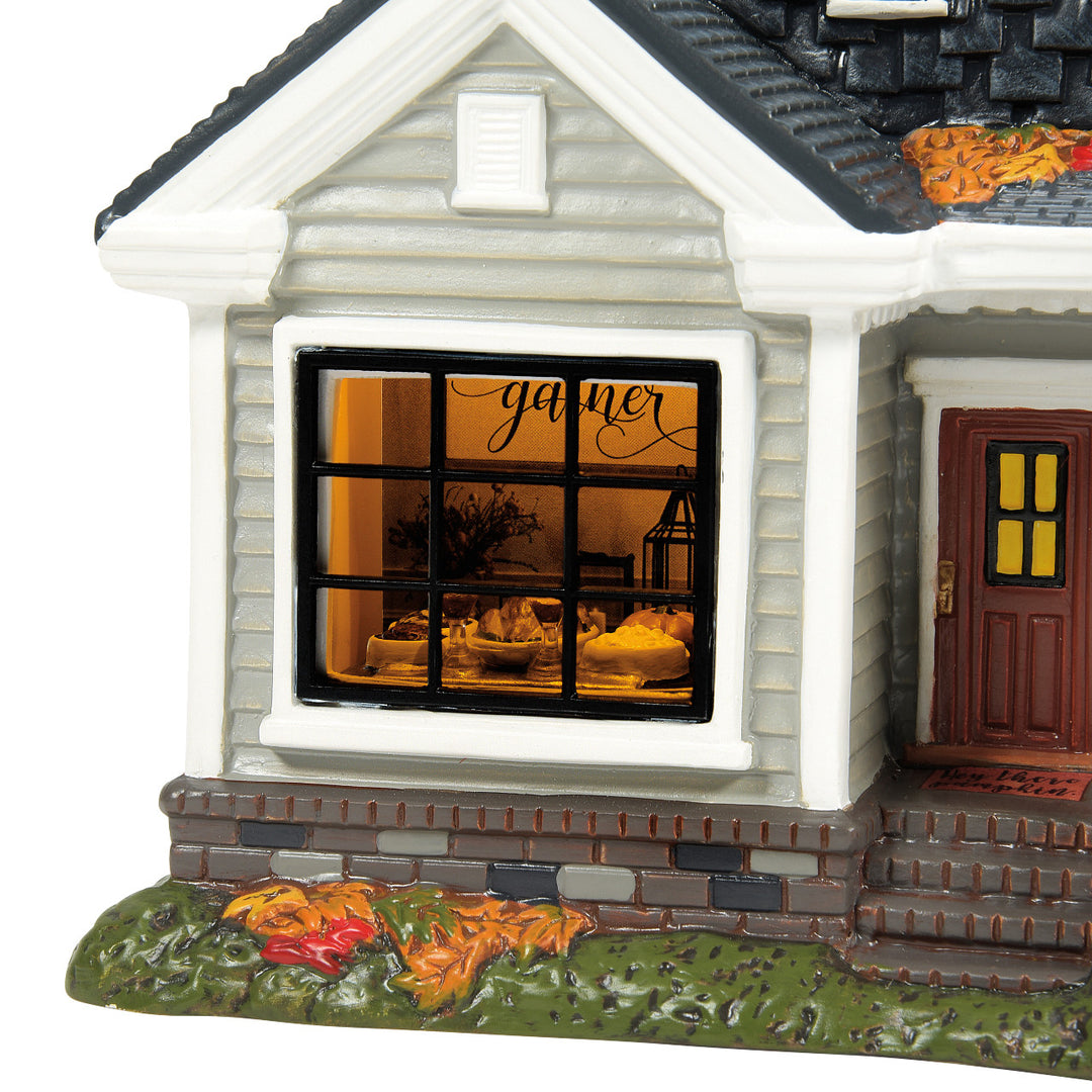 Department 56 Snow Village Harvest: Gather 'Round For Thanksgiving sparkle-castle