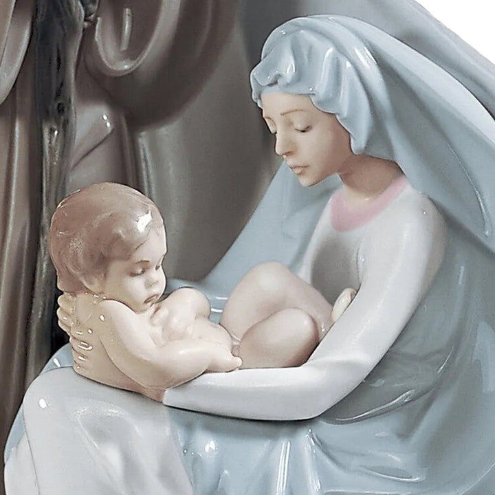 Lladró Holiday Collection: Birth of Jesus Figurine sparkle-castle