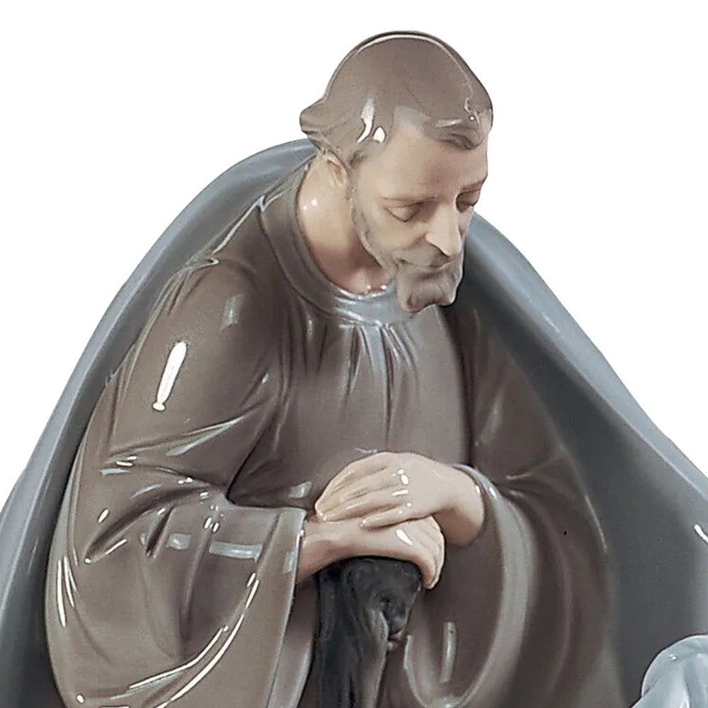 Lladró Holiday Collection: Birth of Jesus Figurine sparkle-castle