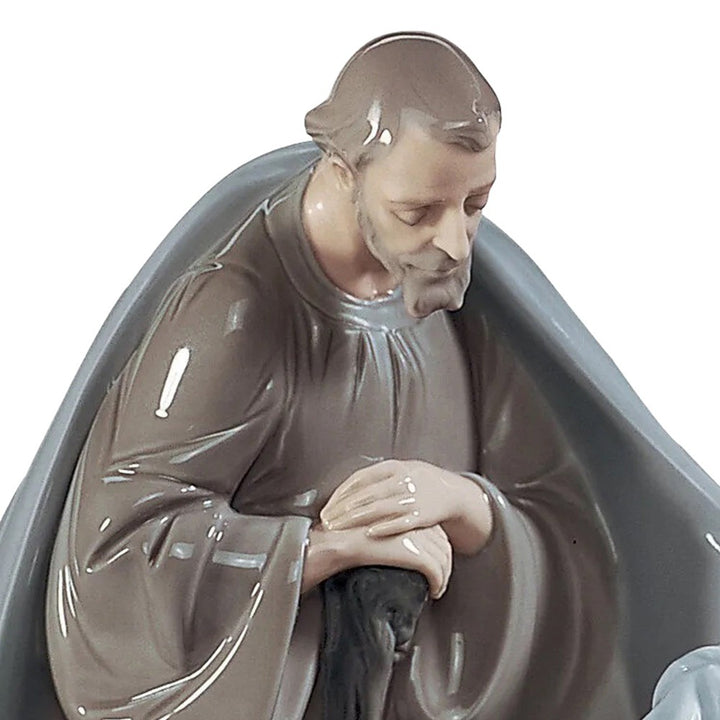 Lladró Holiday Collection: Birth of Jesus Figurine sparkle-castle
