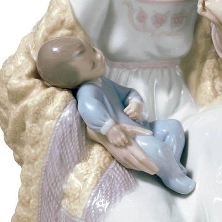 Lladró Treasured Memories Collection: Welcome to The Family Figurine sparkle-castle