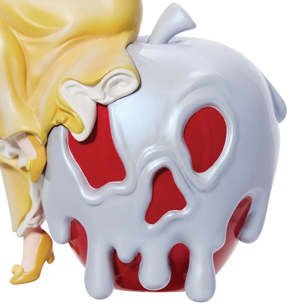 Disney Showcase Icons: D100 Snow White Figurine sparkle-castle