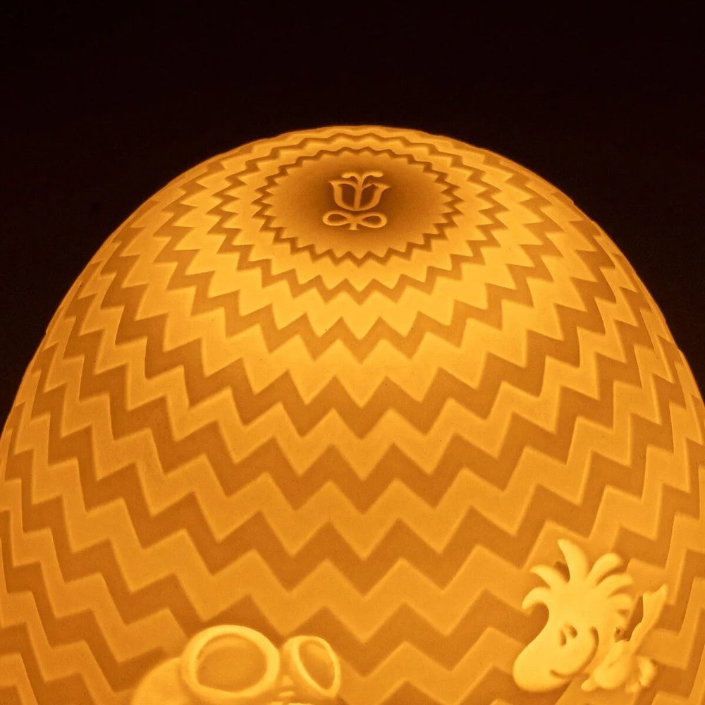 Lladró Peanuts Collection: Snoopy Lithophane sparkle-castle