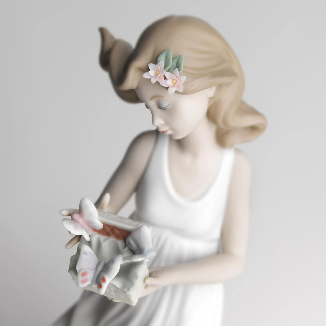 Lladró Elegant Youth Collection: Butterfly Treasures Figurine sparkle-castle