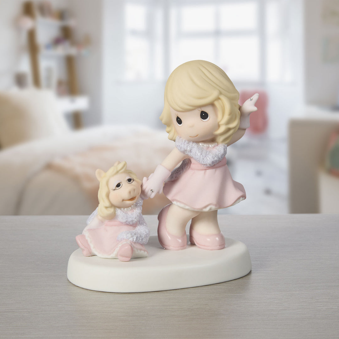 Precious Moments Disney Showcase: The Muppets Girl with Miss Piggy Figurine