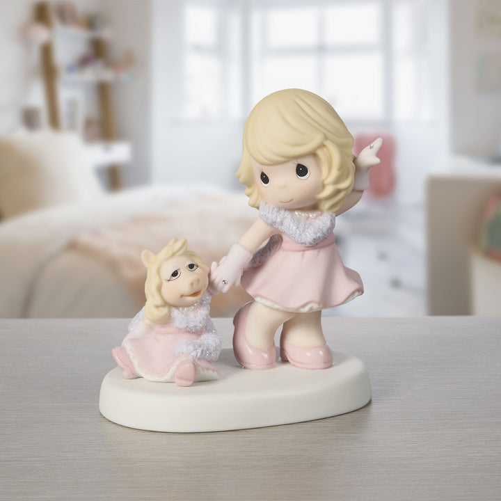 Precious Moments Disney Showcase: The Muppets Girl with Miss Piggy Figurine