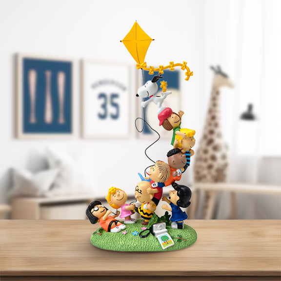 Precious Moments Peanuts: Charlie & Gang Flying A Kite Figurine sparkle-castle