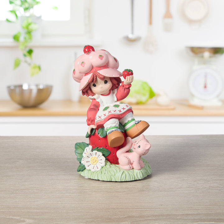 Precious Moments Strawberry Shortcake: Strawberry Shortcake Sitting on Strawberry Figurine sparkle-castle