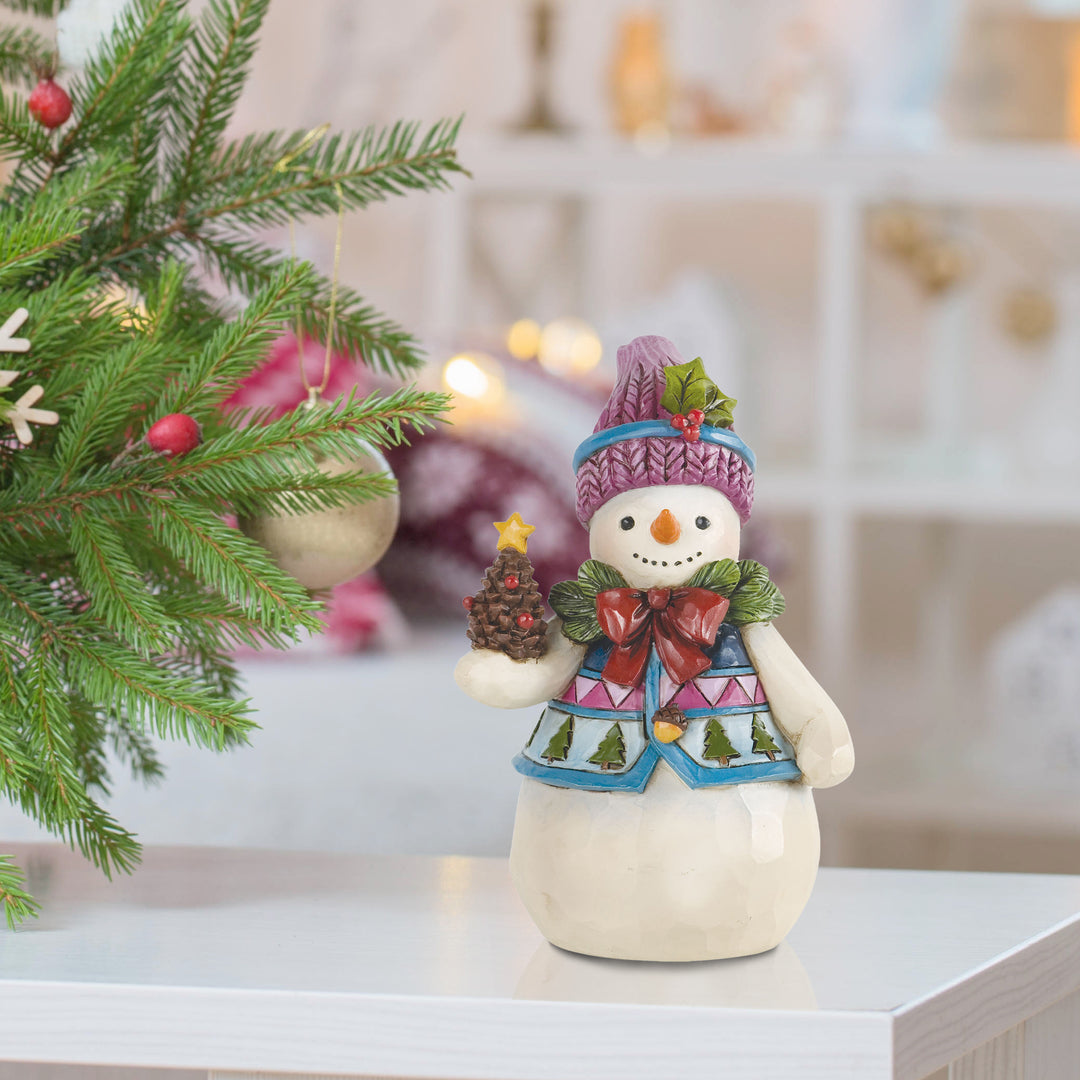 Jim Shore Heartwood Creek: Pint Sized Snowman with Pinecone Figurine sparkle-castle