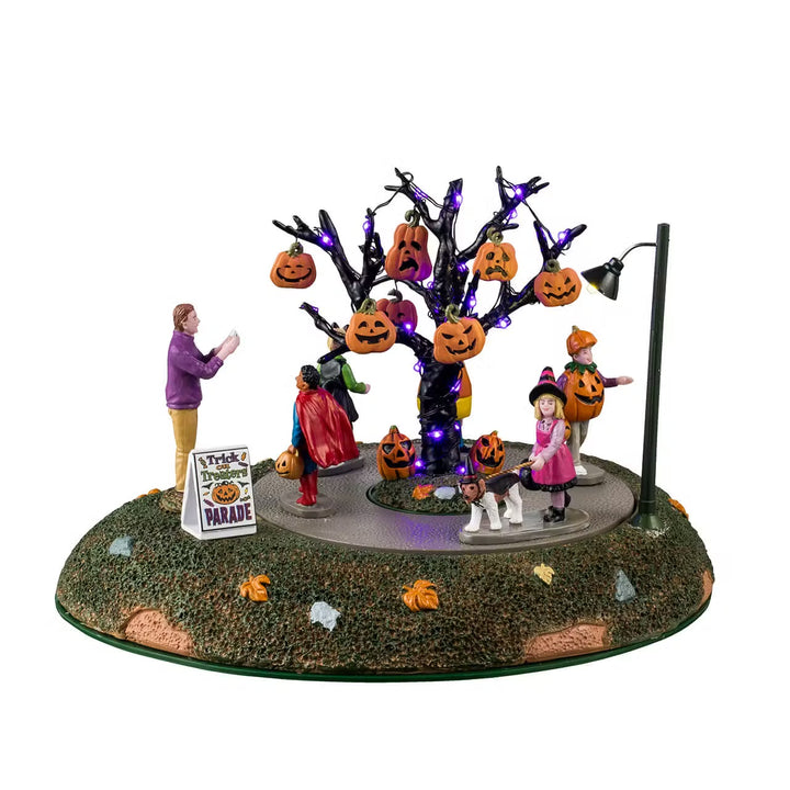 Lemax Spooky Town Halloween Village Accessory: Trick Or Treaters Parade sparkle-castle