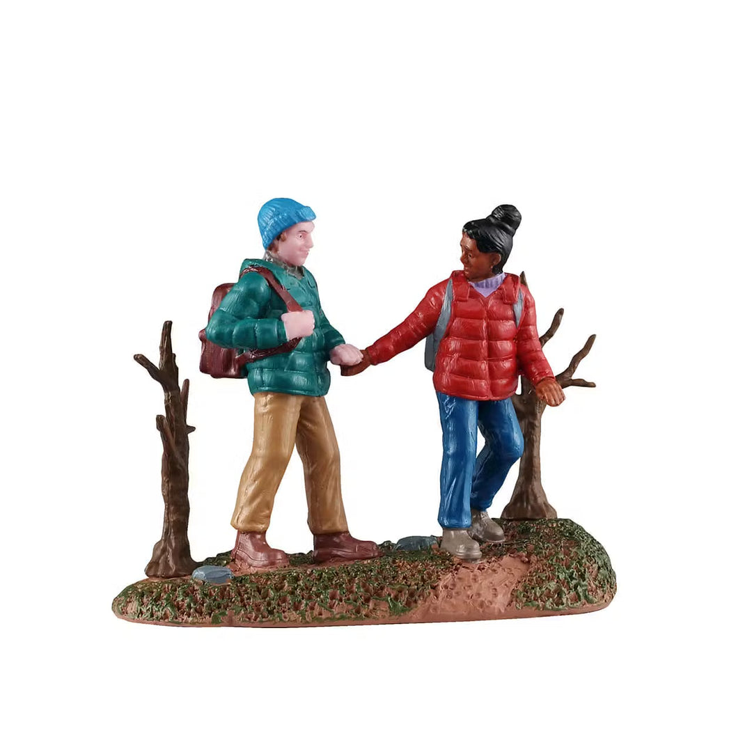 Lemax Vail Village Accessory: Hiking Couple sparkle-castle