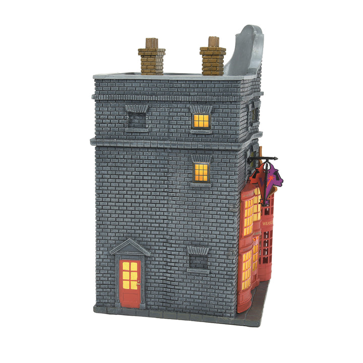 Department 56 Harry Potter Village: Weasleys' Wizard Wheezes sparkle-castle