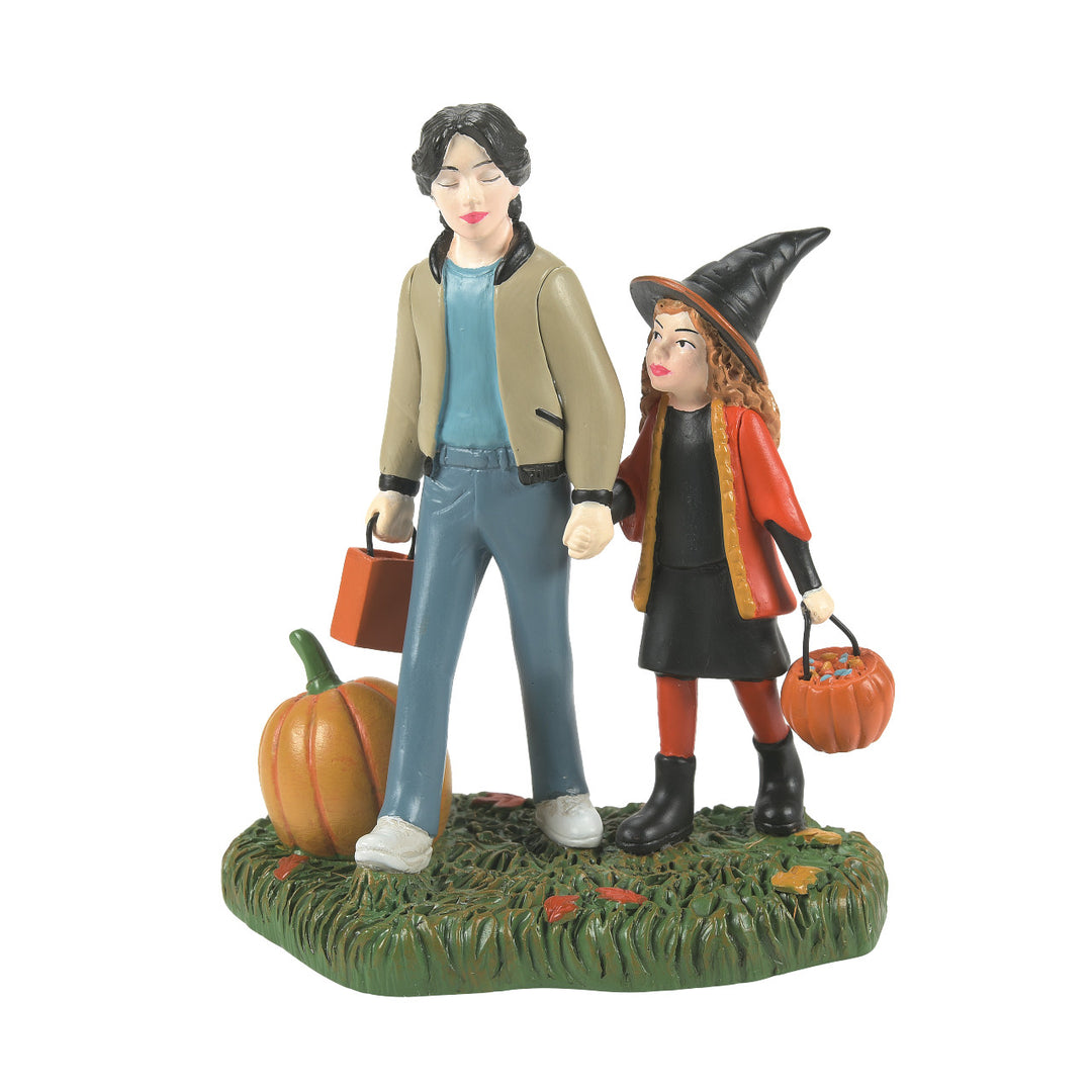 Department 56 Hocus Pocus Village Accessory: Max & Dani Trick or Treat sparkle-castle