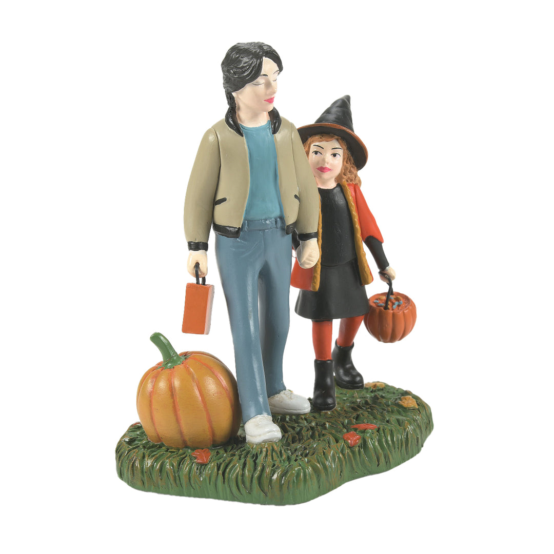 Department 56 Hocus Pocus Village Accessory: Max & Dani Trick or Treat sparkle-castle