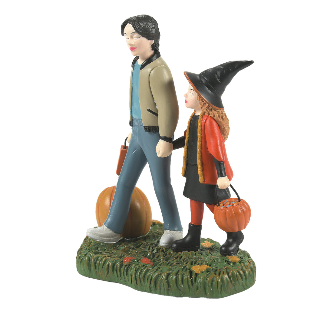 Department 56 Hocus Pocus Village Accessory: Max & Dani Trick or Treat sparkle-castle