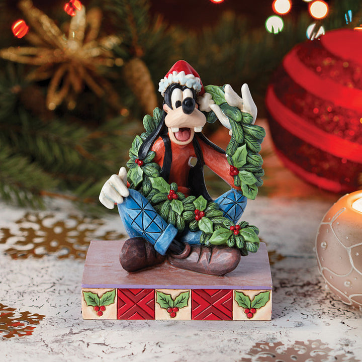 Jim Shore Disney Traditions: Christmas Goofy Personality Pose Figurine sparkle-castle