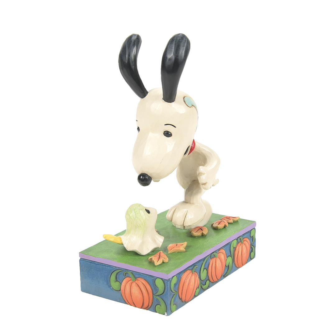 Jim Shore Peanuts: Snoopy Scared by Woodstock Ghost Figurine sparkle-castle