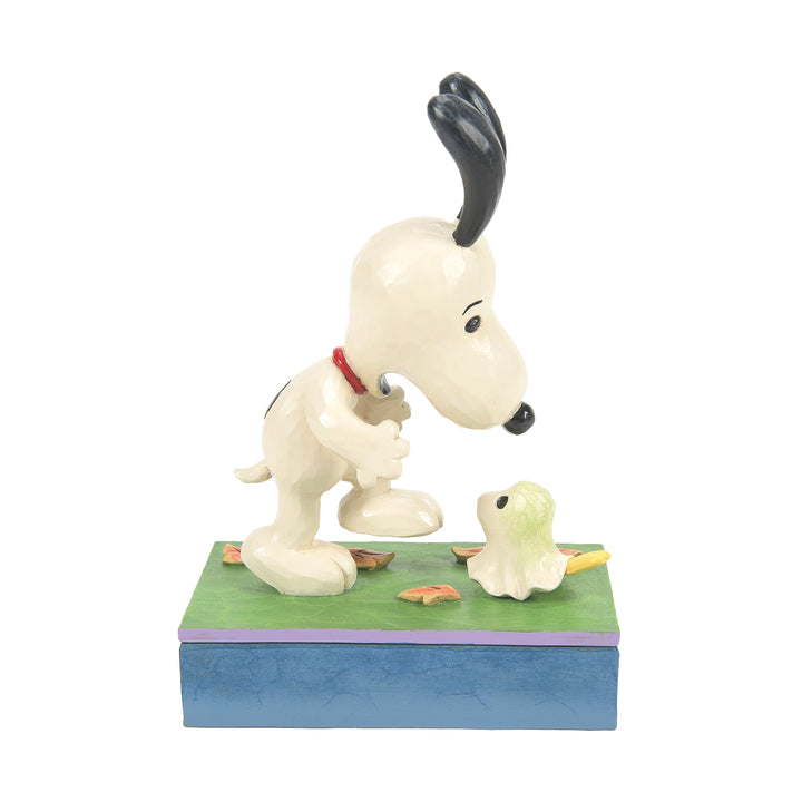 Jim Shore Peanuts: Snoopy Scared by Woodstock Ghost Figurine sparkle-castle