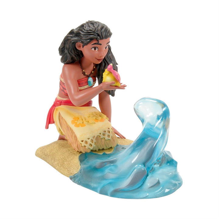 Disney Showcase: Moana with Wave Figurine sparkle-castle