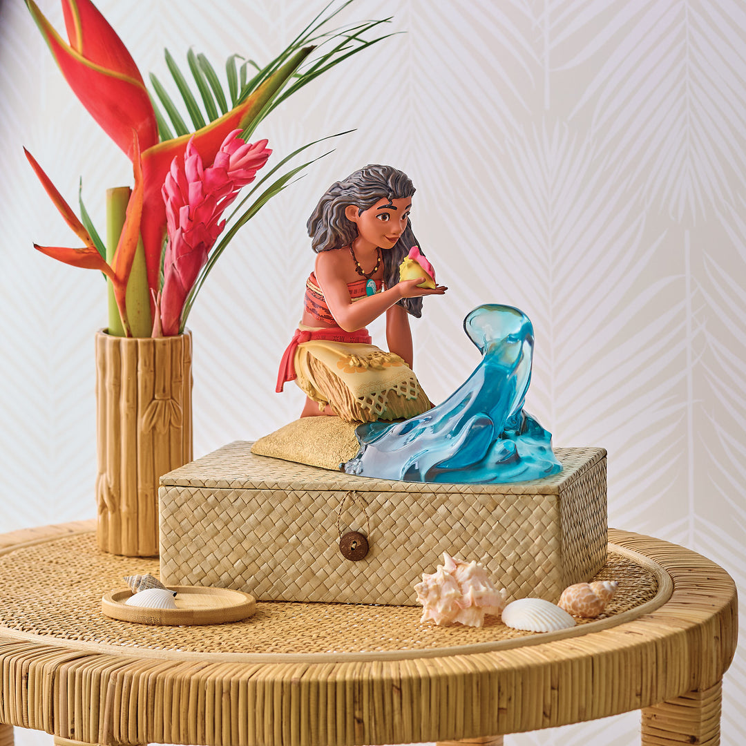 Disney Showcase: Moana with Wave Figurine sparkle-castle