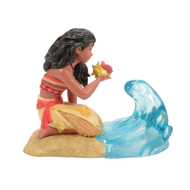 Disney Showcase: Moana with Wave Figurine sparkle-castle