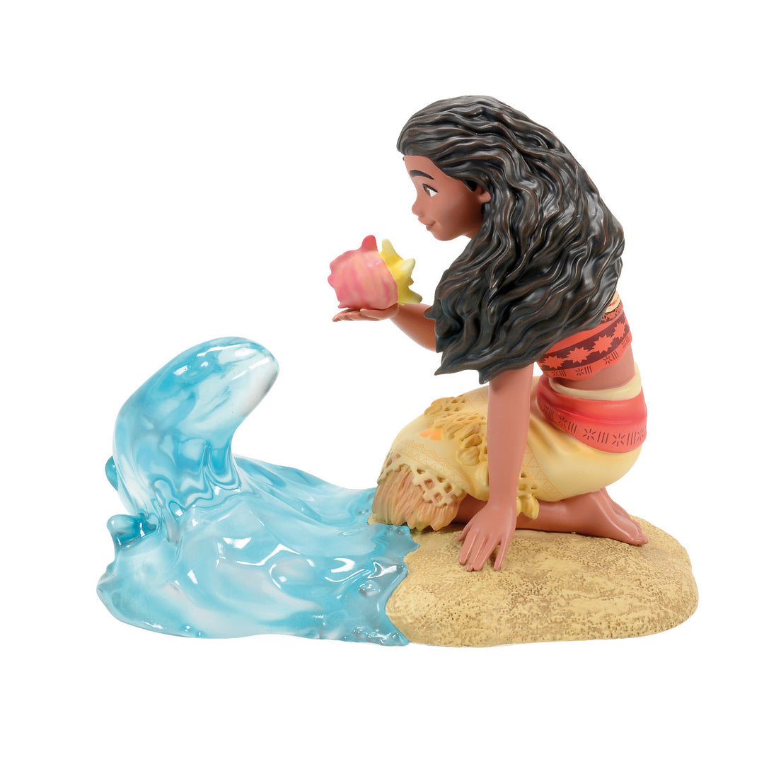 Disney Showcase: Moana with Wave Figurine sparkle-castle