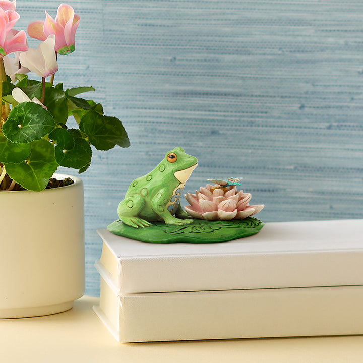 Jim Shore Heartwood Creek: Frog & Dragonfly On A Lilly Pad Figurine sparkle-castle