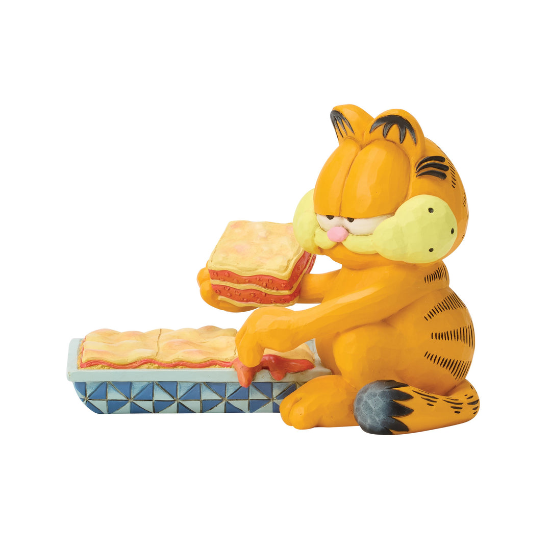 Jim Shore Garfield: Garfield with Dish of Lasagna Figurine sparkle-castle