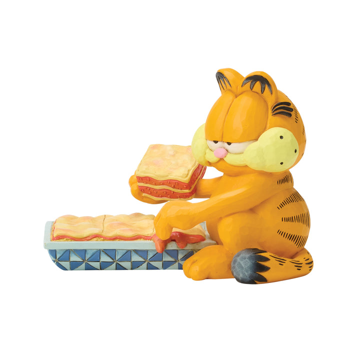 Jim Shore Garfield: Garfield with Dish of Lasagna Figurine sparkle-castle