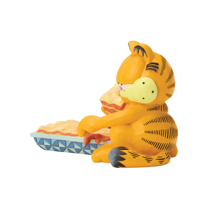 Jim Shore Garfield: Garfield with Dish of Lasagna Figurine sparkle-castle