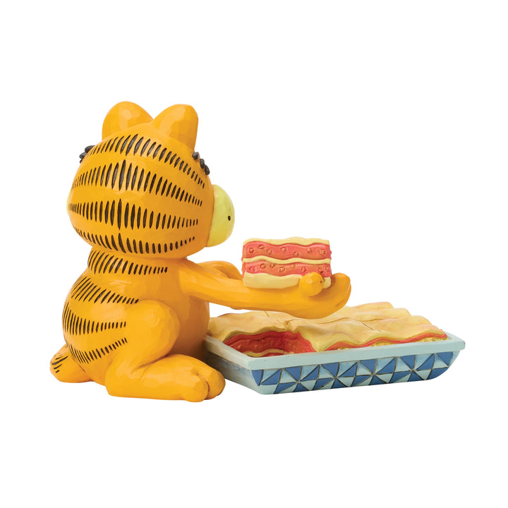 Jim Shore Garfield: Garfield with Dish of Lasagna Figurine sparkle-castle