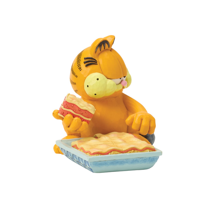 Jim Shore Garfield: Garfield with Dish of Lasagna Figurine sparkle-castle