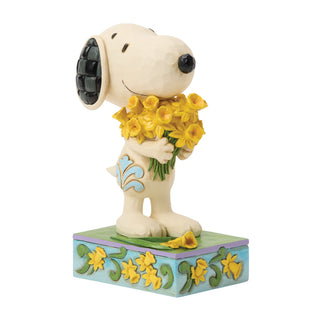 Jim Shore Peanuts: Snoopy With Bouquet of Daffodils Figurine sparkle-castle
