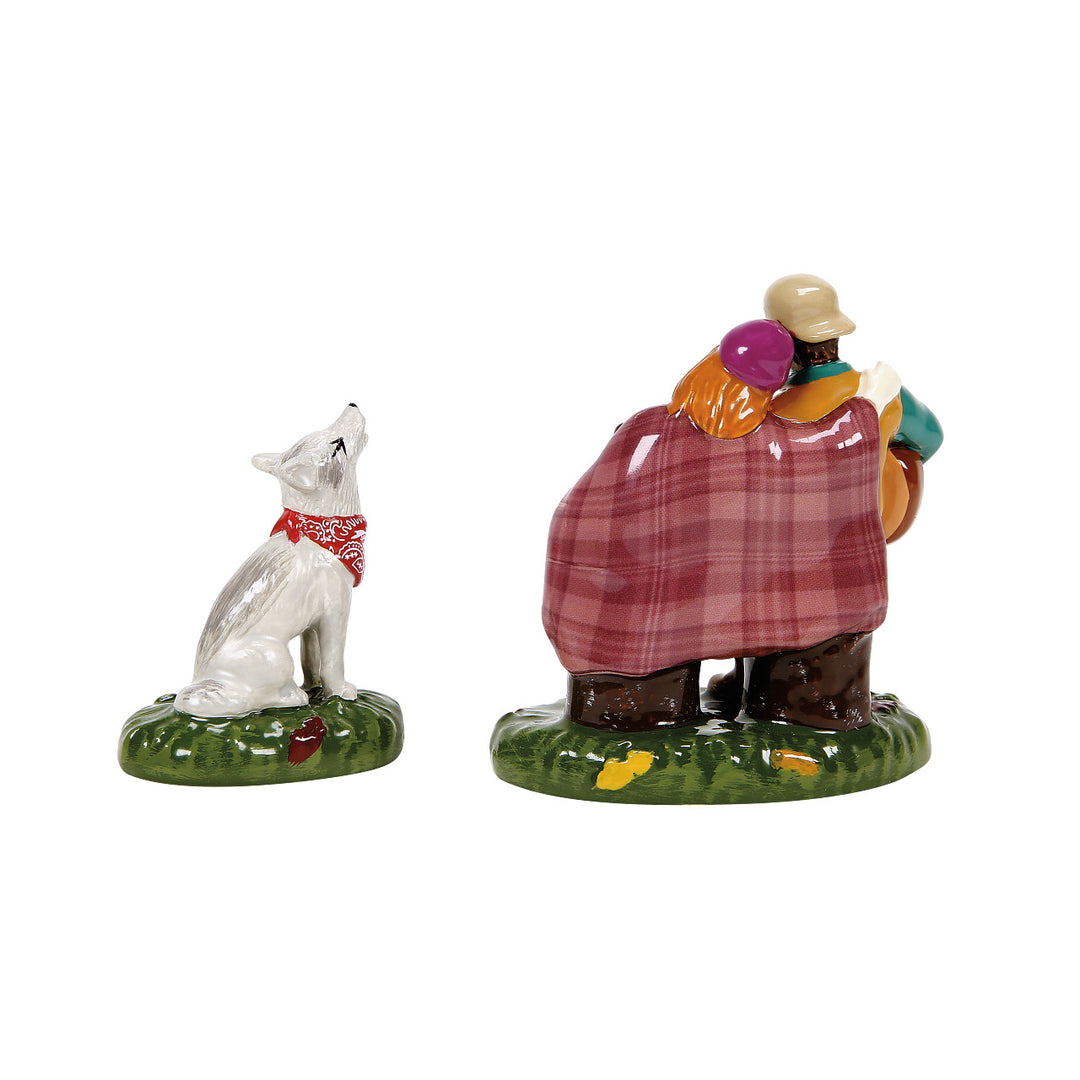 Department 56 Snow Village Harvest: Fireside Serenade, Set of 2 sparkle-castle