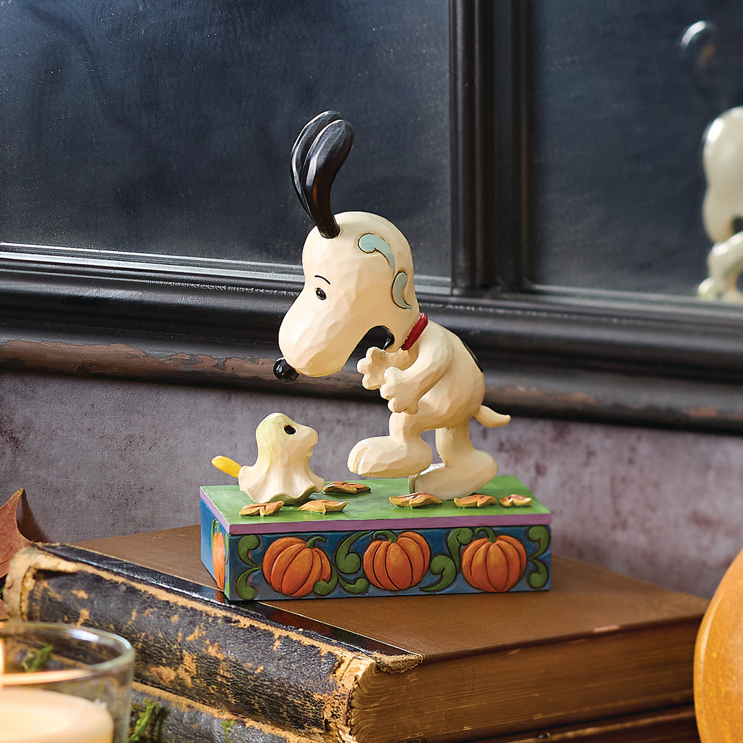 Jim Shore Peanuts: Snoopy Scared by Woodstock Ghost Figurine sparkle-castle