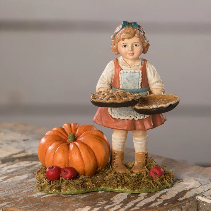 Bethany Lowe: Thanksgiving Patty Pie Maker Figurine sparkle-castle