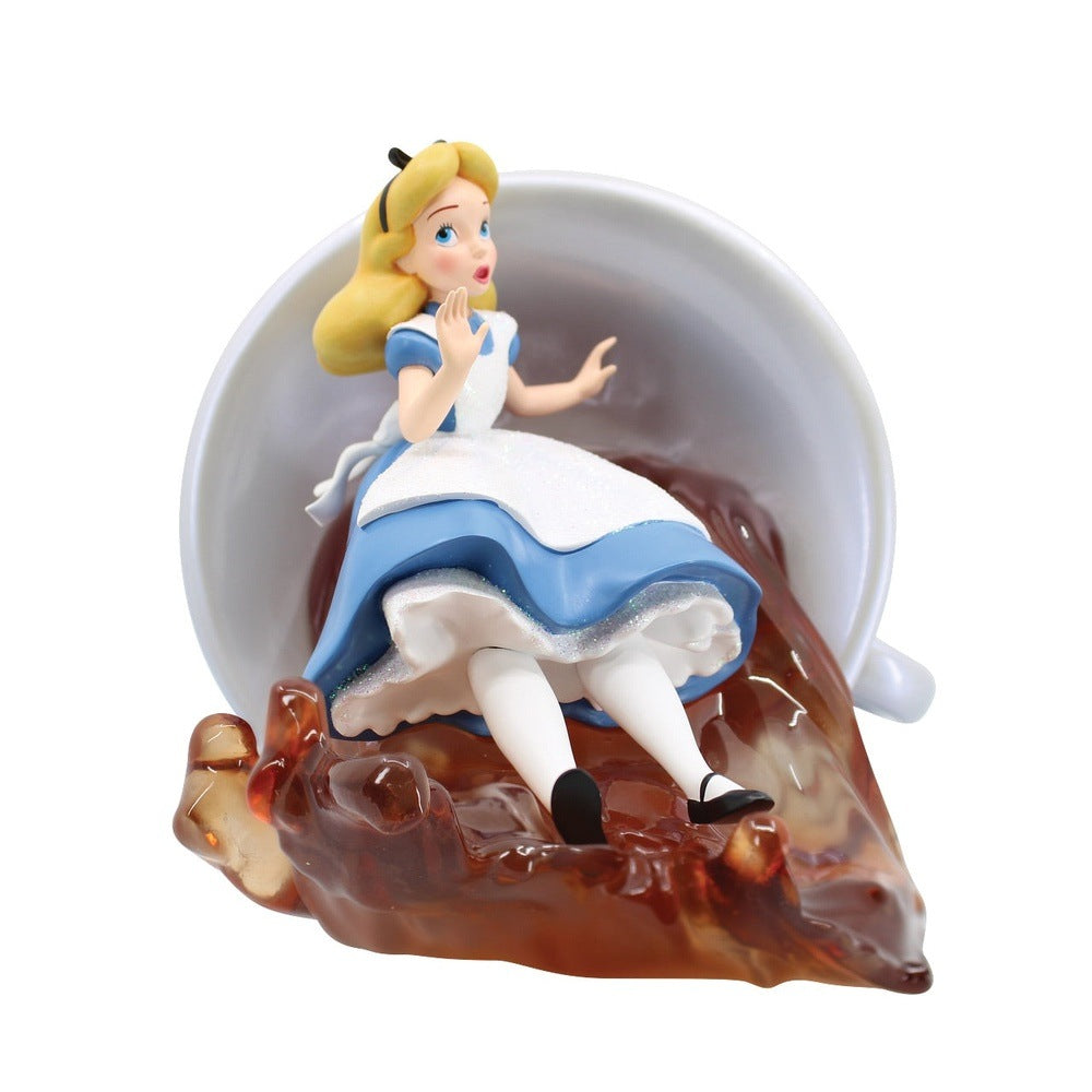 Disney Showcase Icons: D100 Alice in Wonderland Figurine sparkle-castle