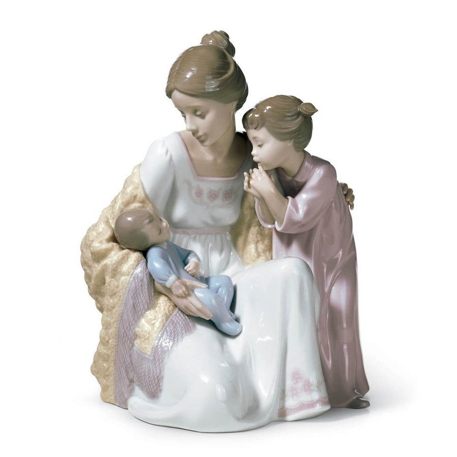 Lladró Treasured Memories Collection: Welcome to The Family Figurine sparkle-castle