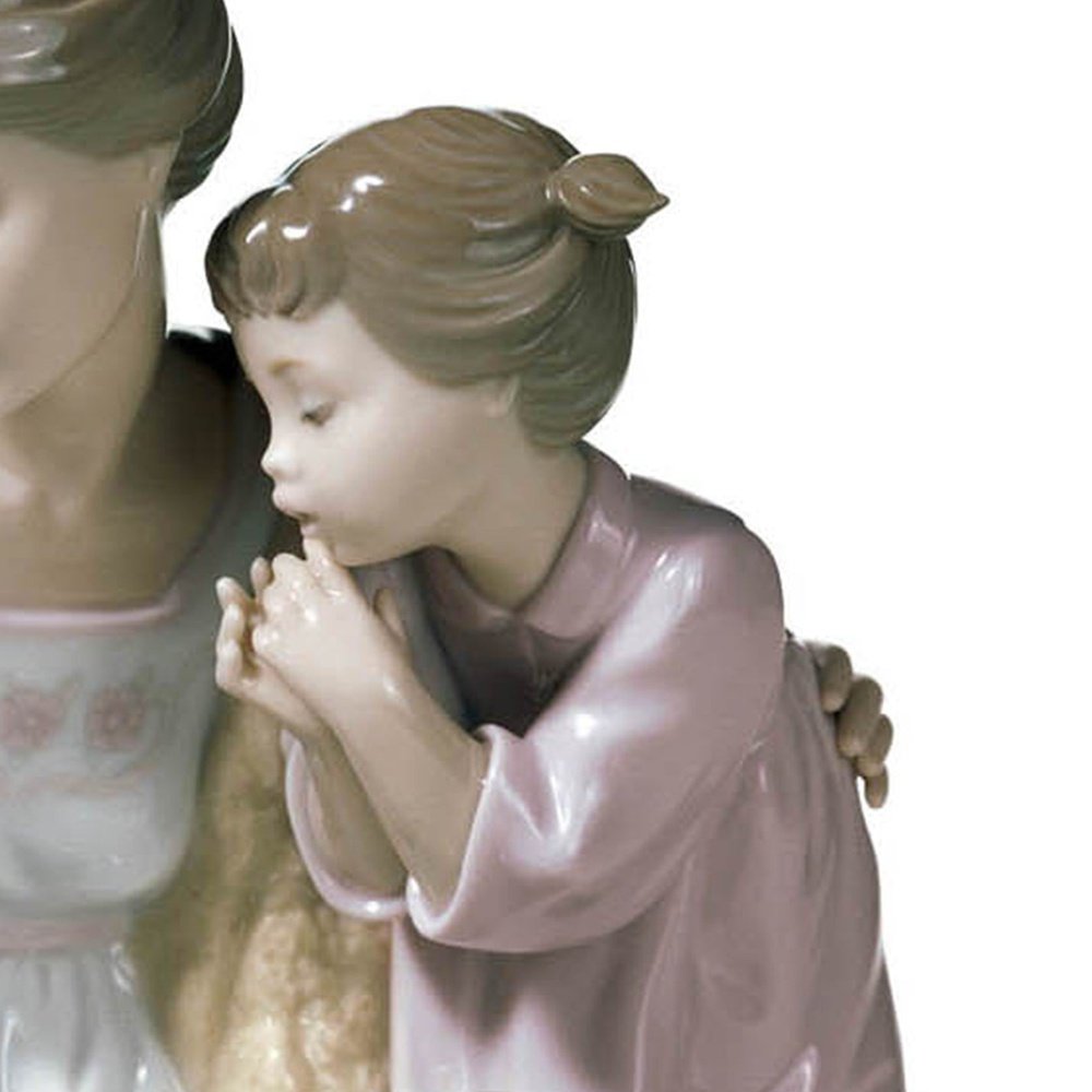 Lladró Treasured Memories Collection: Welcome to The Family Figurine sparkle-castle