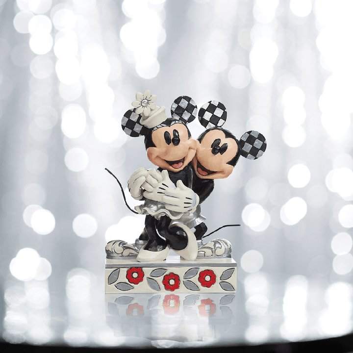 Jim Shore Disney Traditions: D100 Mickey Holding Minnie Figurine sparkle-castle
