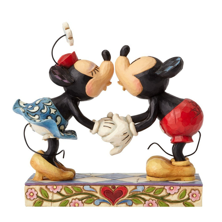 Jim Shore Disney Traditions: Smooch Sweetie Figurine sparkle-castle