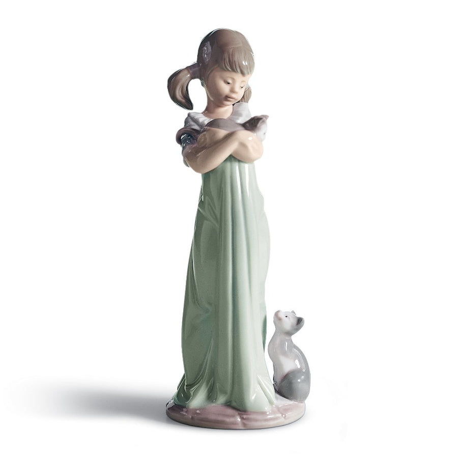 Lladró Family Pets Collection: Don't Forget Me Figurine sparkle-castle